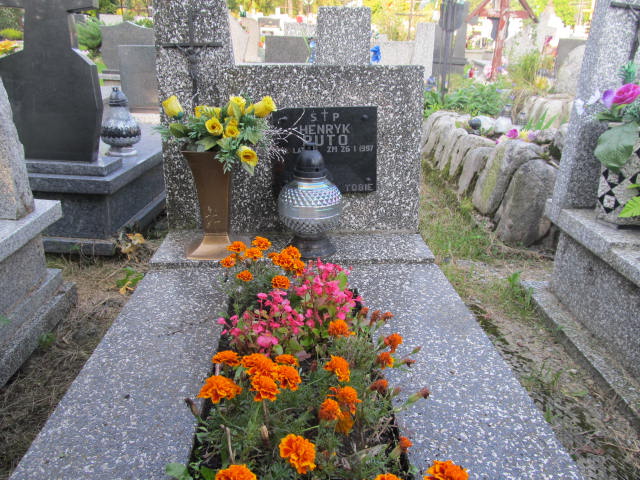 Grób Henryk Puto